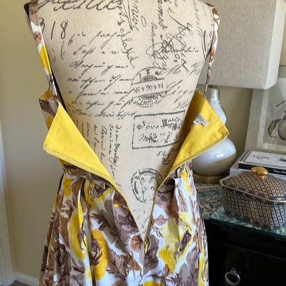 Maggy London Floral Retro Dress - Picture 8 of 11